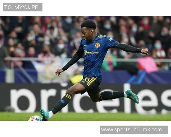 天空体育报道曼联切尔西争抢桑德兰中场萨迪基已询问转会费情况