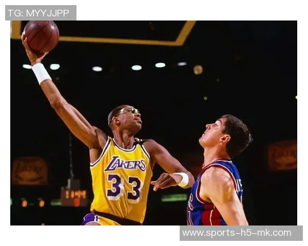 阿里纳斯直言詹姆斯的决定让他成为全民公敌引发热议